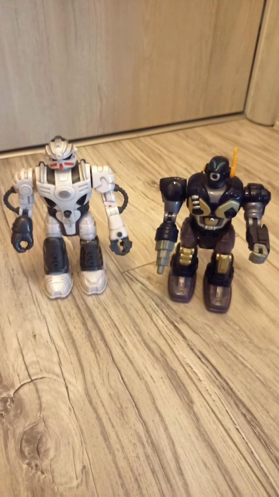 Sprzedam zabawki roboty 2 sztuki