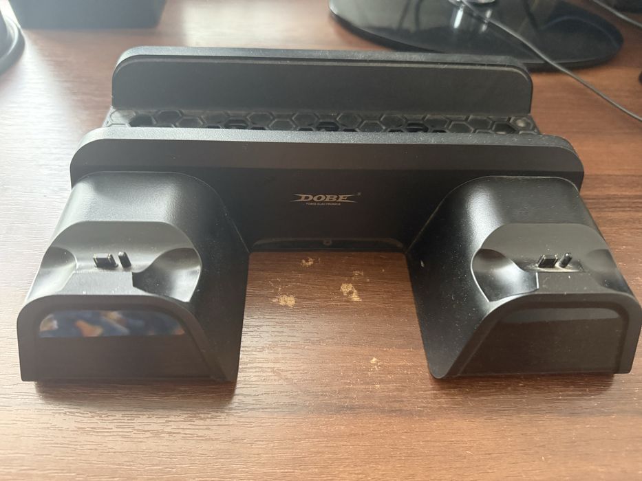 Подставка для PS 4 , зарядная станция для джостиков PS 4