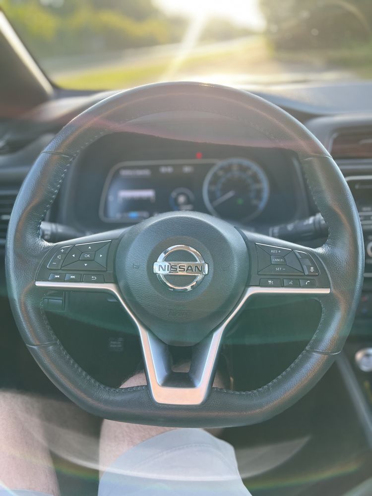 Продам Nissan Leaf 2018