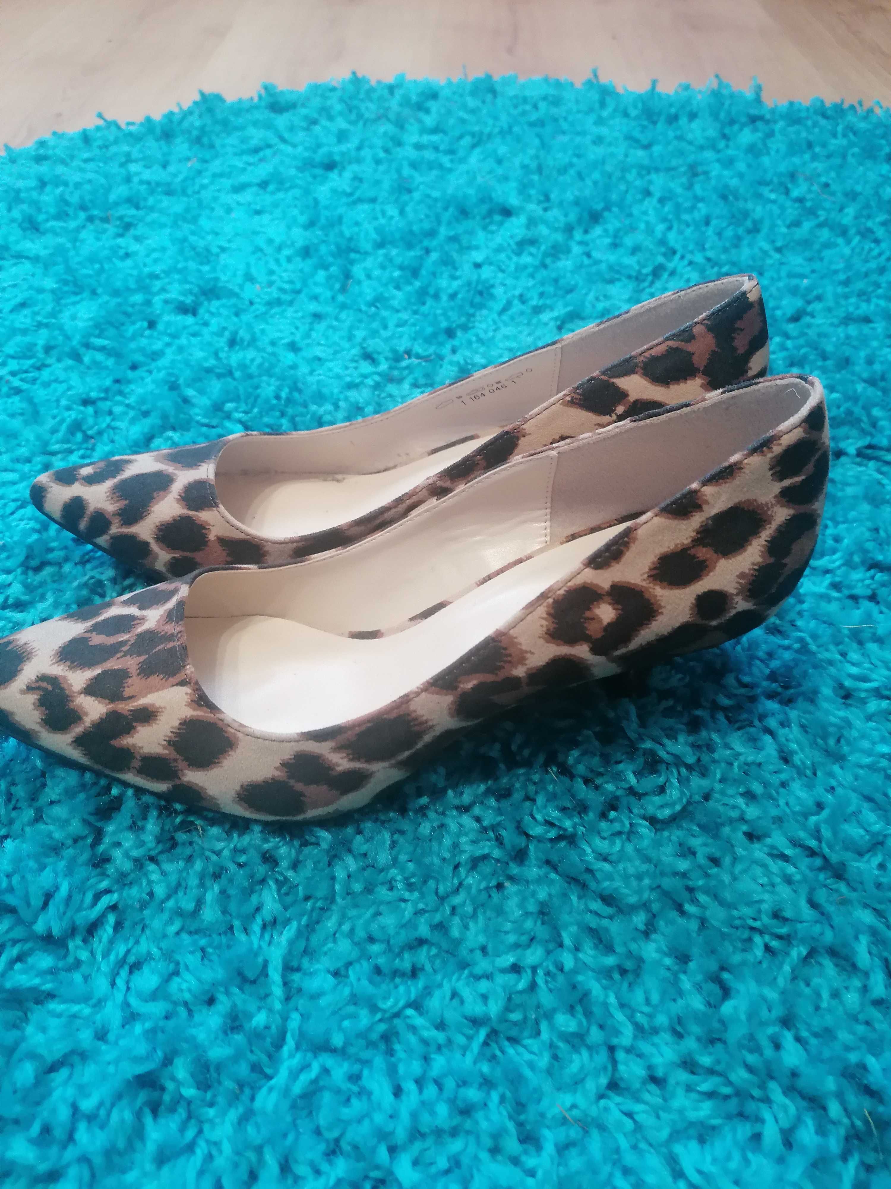 Buty na obcasie panterka
