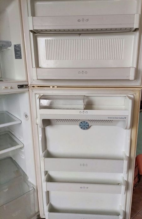 Продам холодильник LG модель GR-R562JVQA .