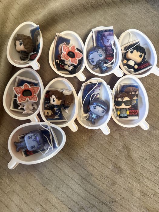 kinder joy stranger things фігурки дивні дива