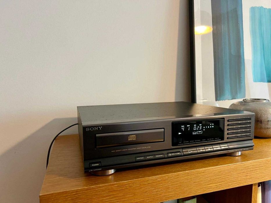 Leitor CD Sony CDP-M42 - Avariado, para peças ou reparação.