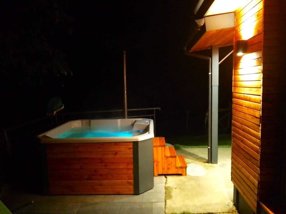 Domek z Jacuzzi nad Jeziorem Rożnowskim nocleg, relaks, cisza,