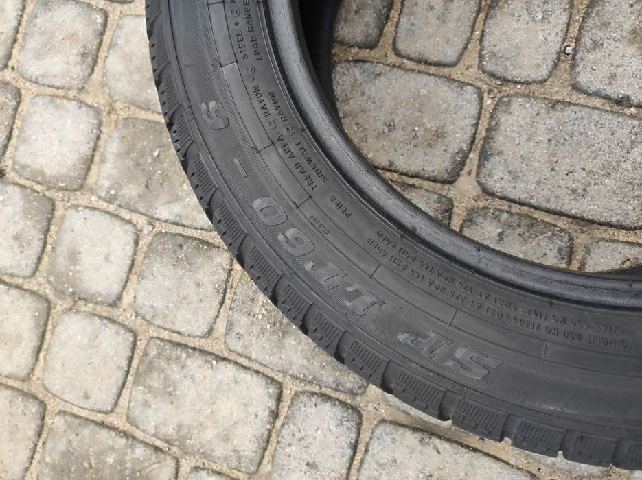 215.60.17c komplet opon zimowych Dunlop