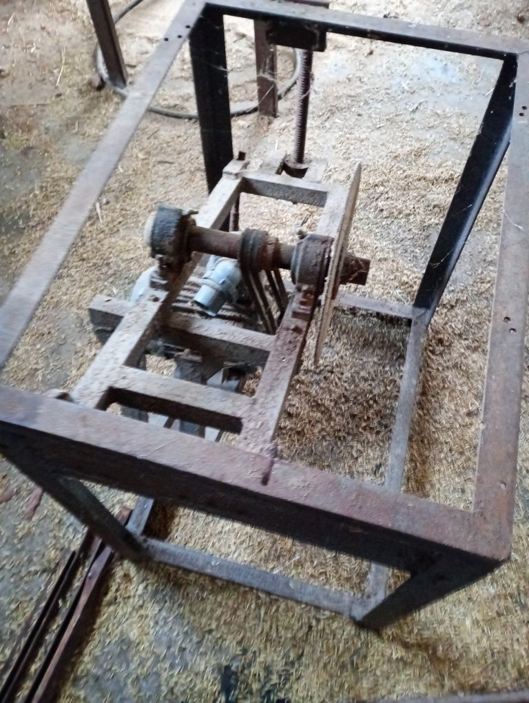 Piła stołowa z regulacją 1,5 kW