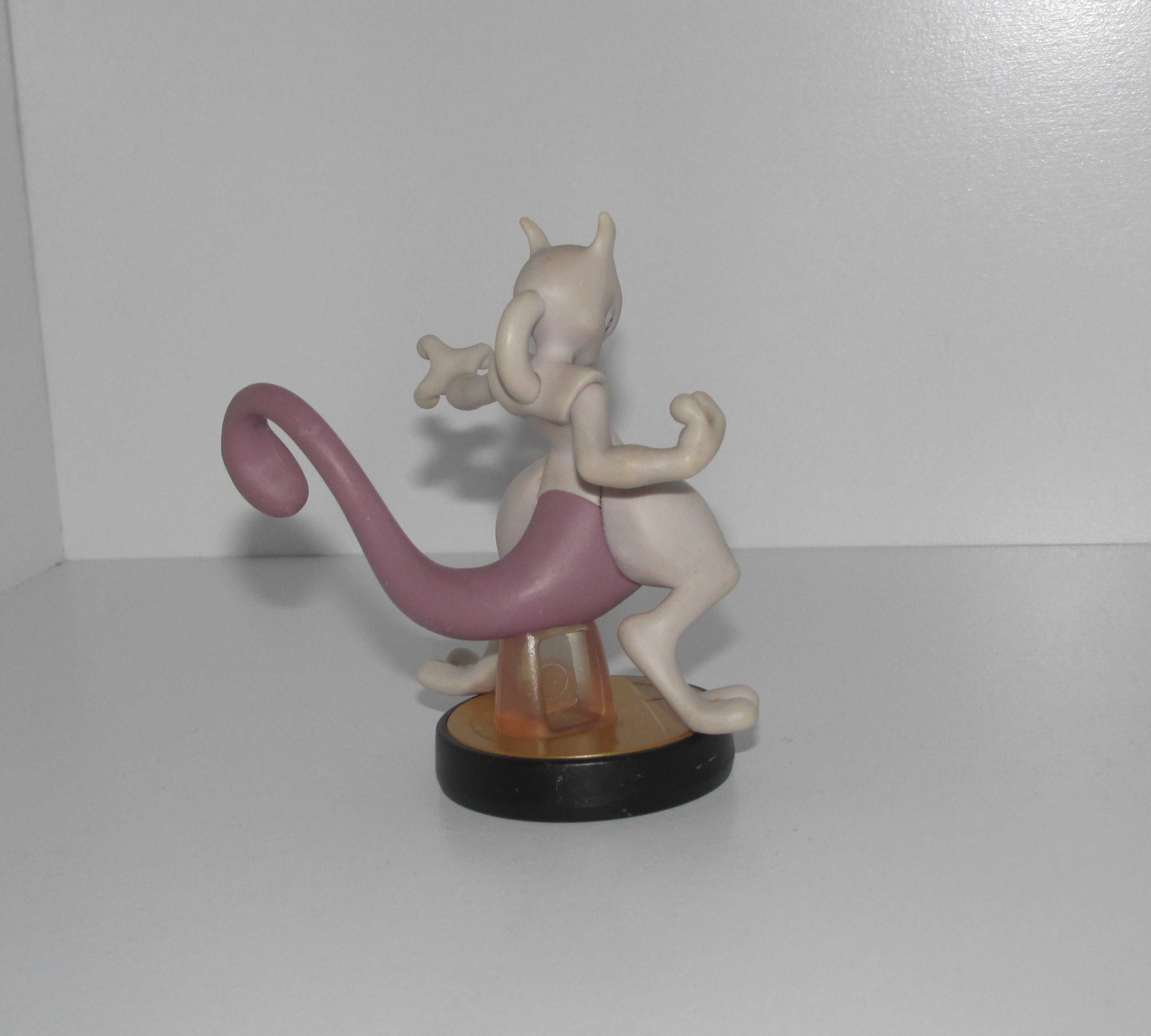 Nintendo Amiibo Mewtwo Figure