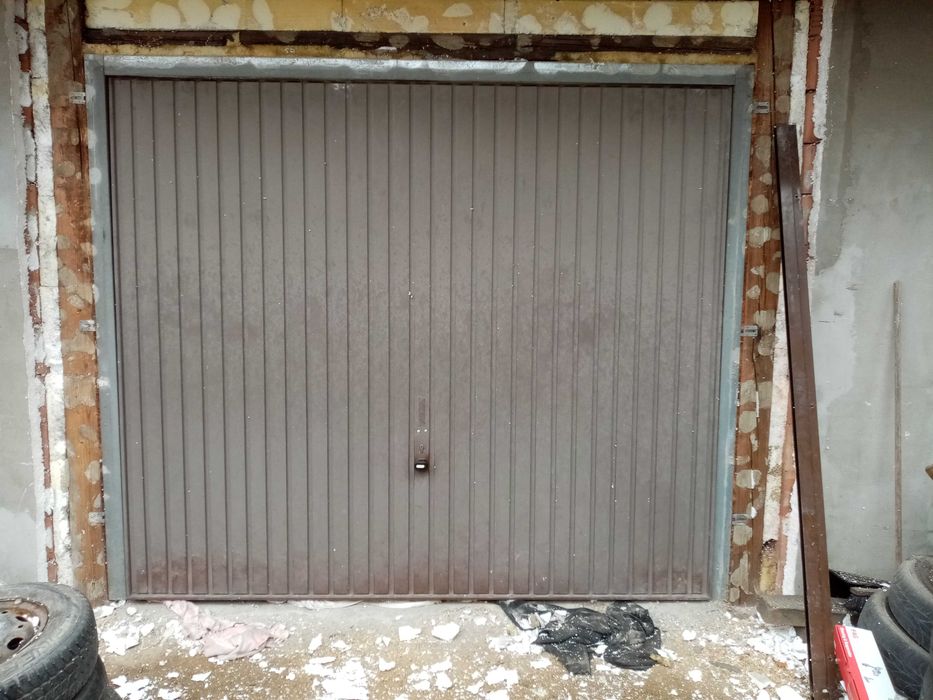 Drzwi GARAZOWE uchylne