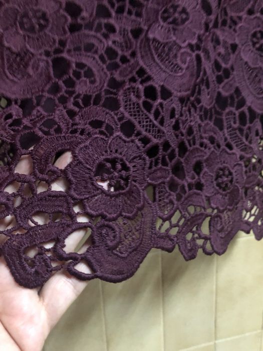 Vestido de renda bordeaux