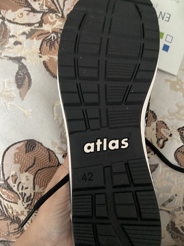 Робоче літнє соловіче взуття atlas runner
