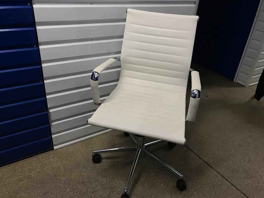 Крісло офісне біле