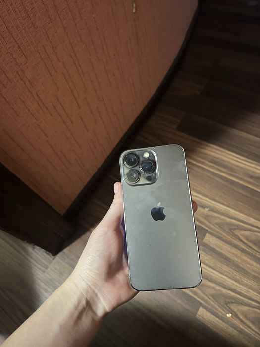 Продам 13 про айфон