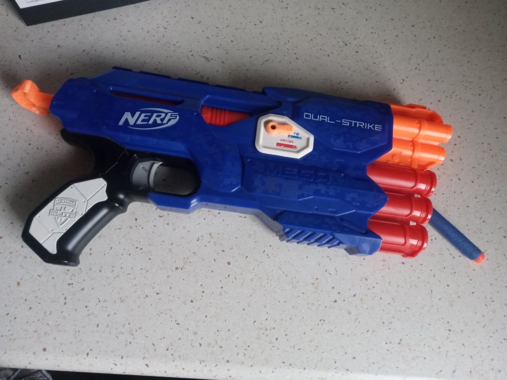 Zabawka dla dzieci nerf na strzałki