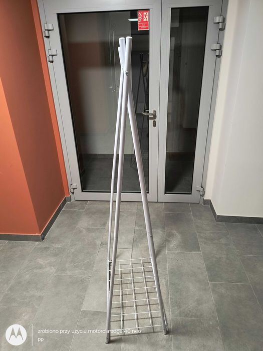 Wieszak stojak składany przenośny tymczasowy