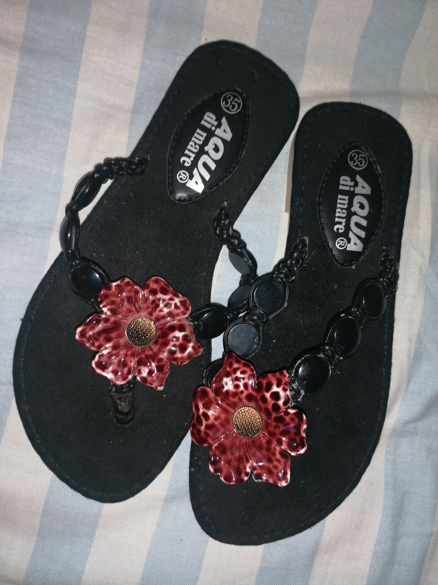 Havaianas novas com flor