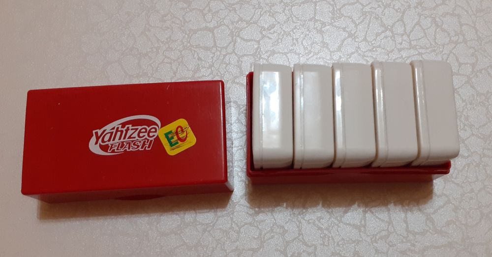 Набор для игры в кости Yahtzee Flash