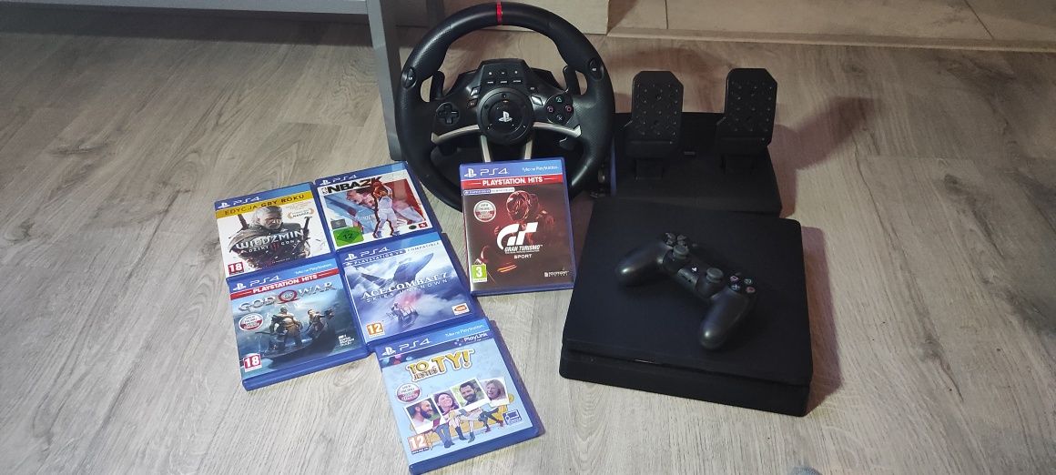 Konsola PS4 Slim, gry i kierownica