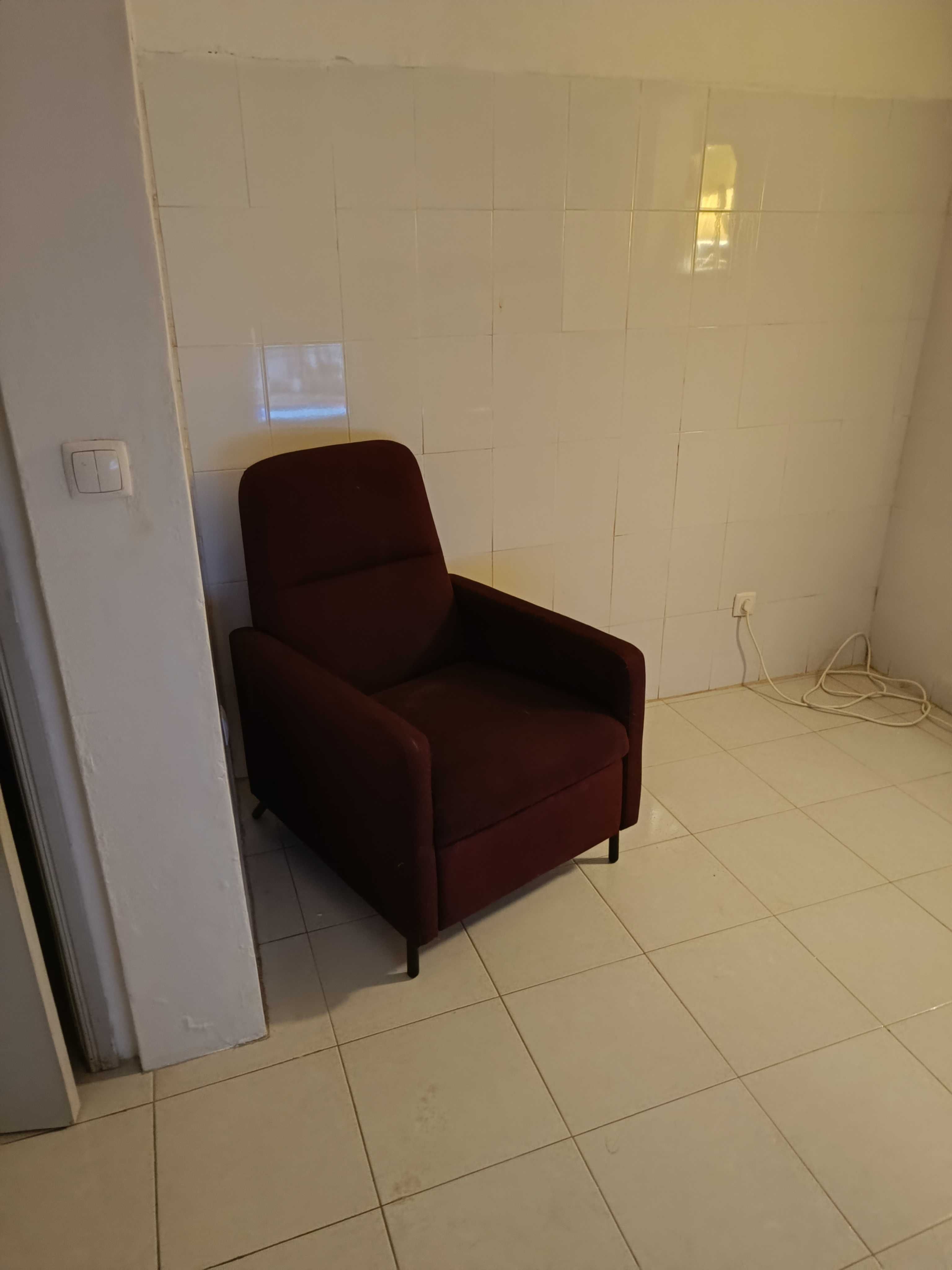 Poltrona reclinável do IKEA, GISTAD Idekulla vermelho escuro
