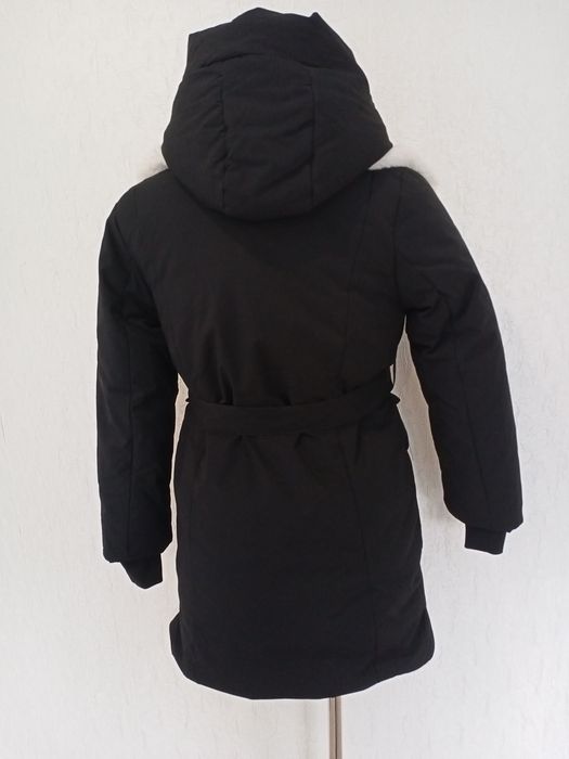 Куртка чорна з білим хутром