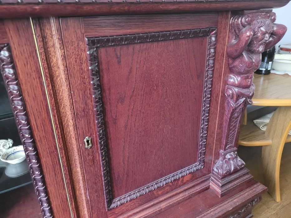 Komoda dębowa rzeźbiona