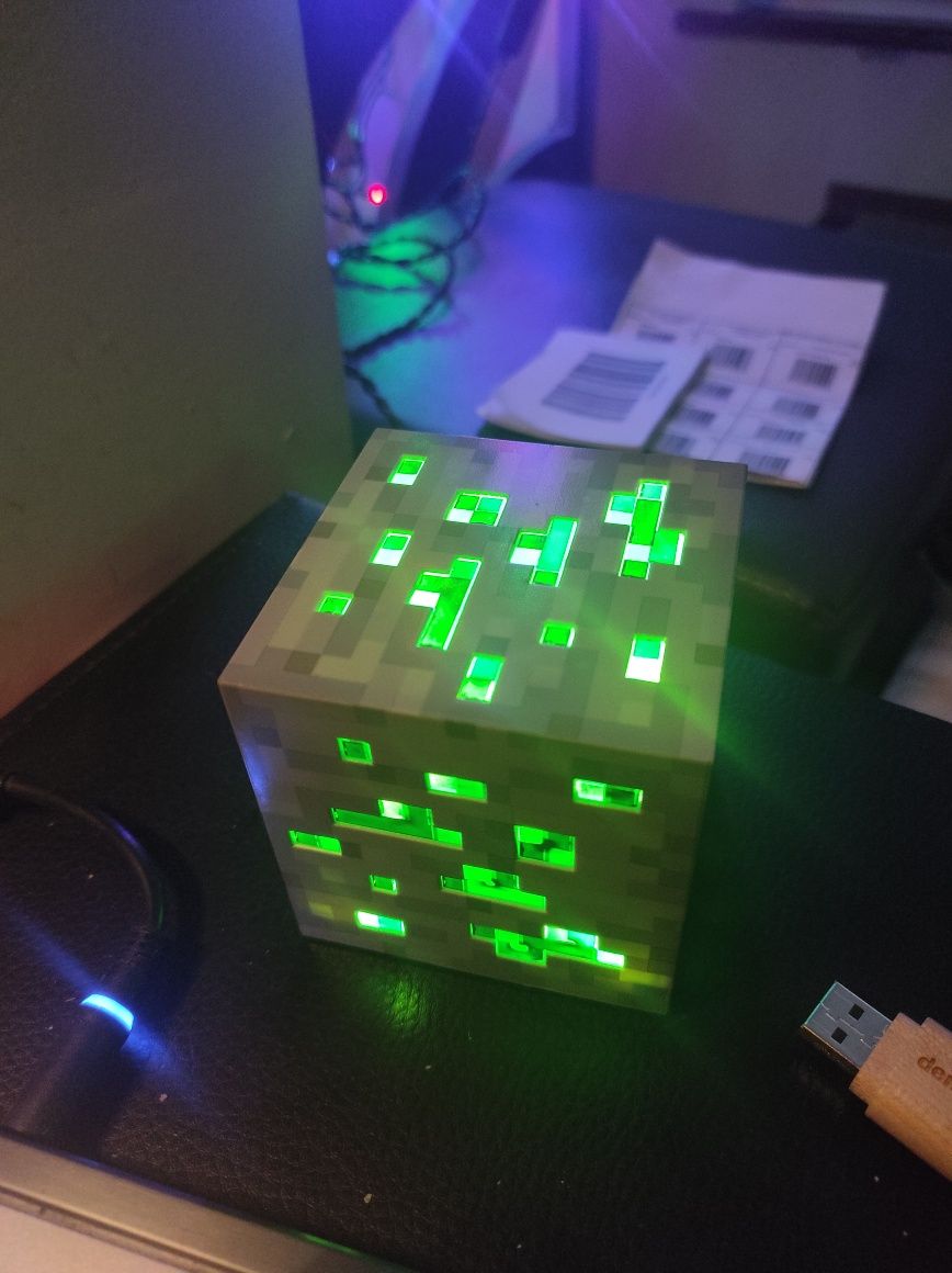 Lampka nocna Minecraft Emerald szmaragd klejnot ruda klocek dotyk AA