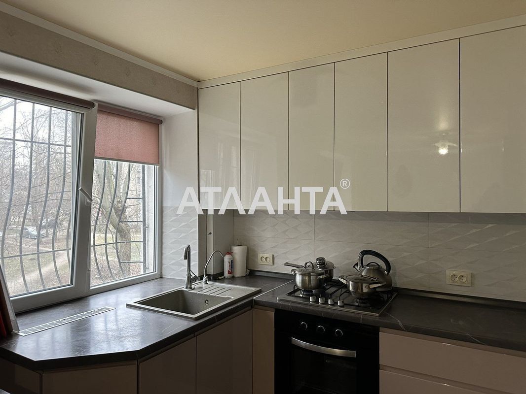 Продам 3 комн., Гайдара, Черёмушки, с ремонтом.