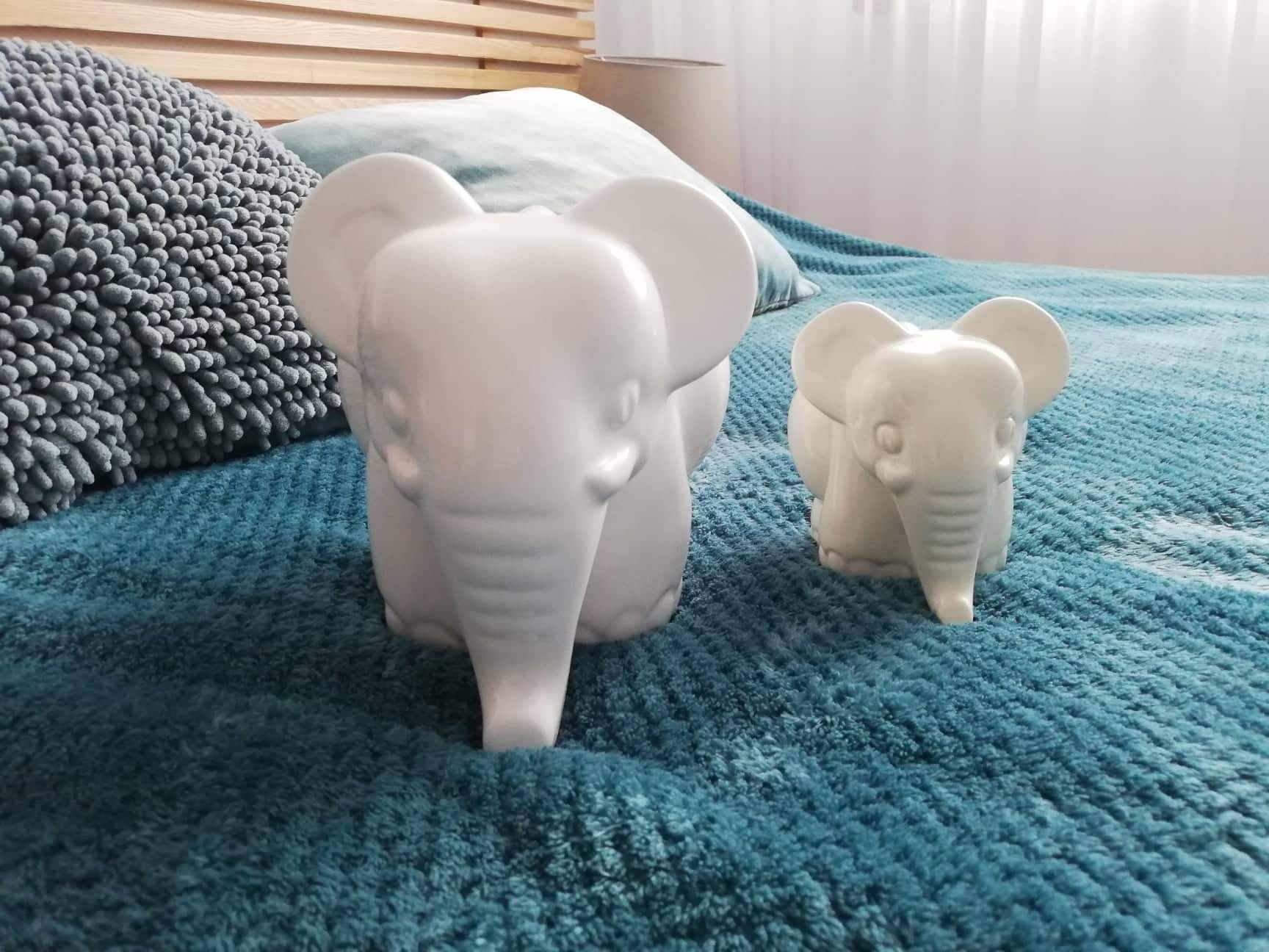 Ceramiczne figurki białych słoni