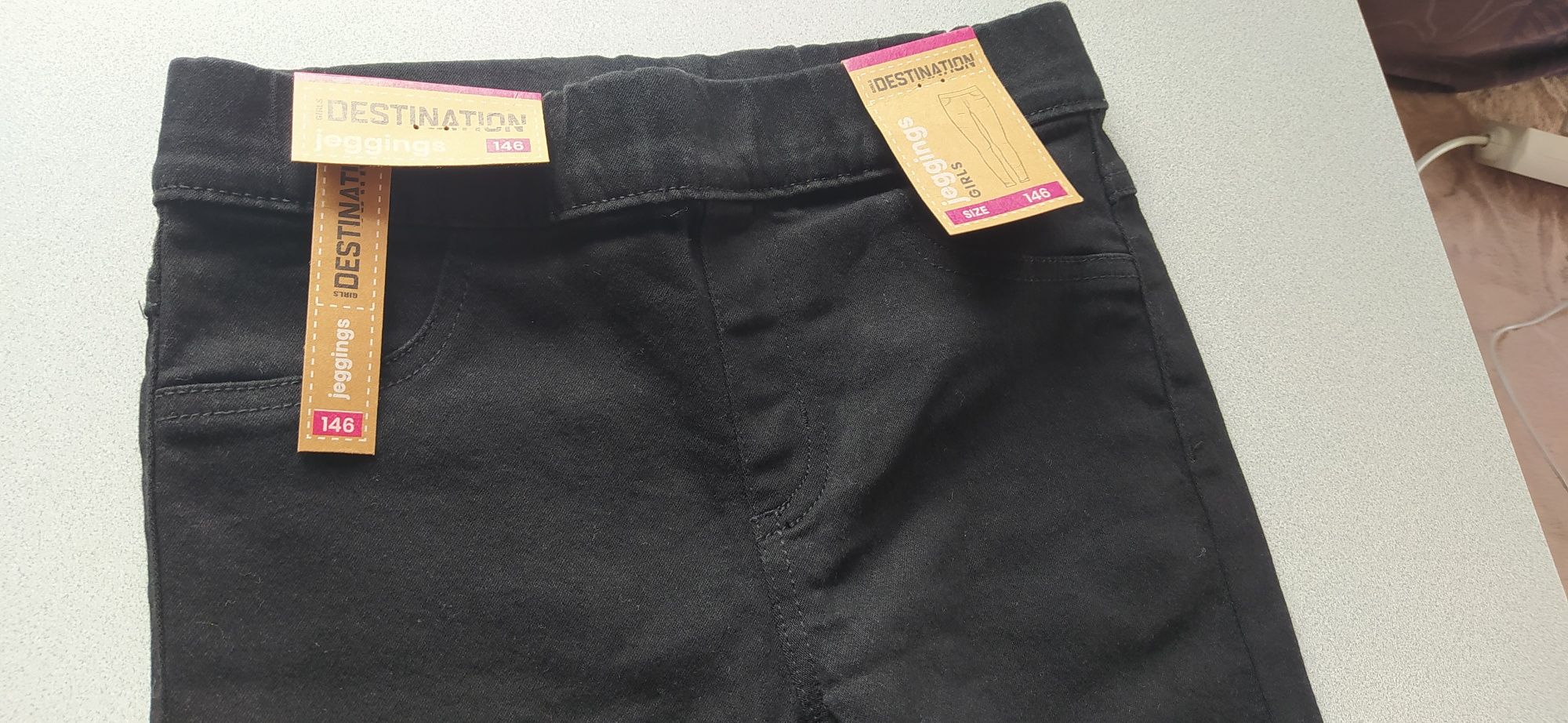 Nowe joggery 146cm