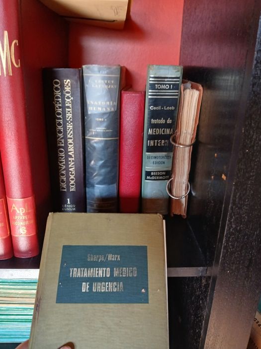 Varios livros antigos de medicina
