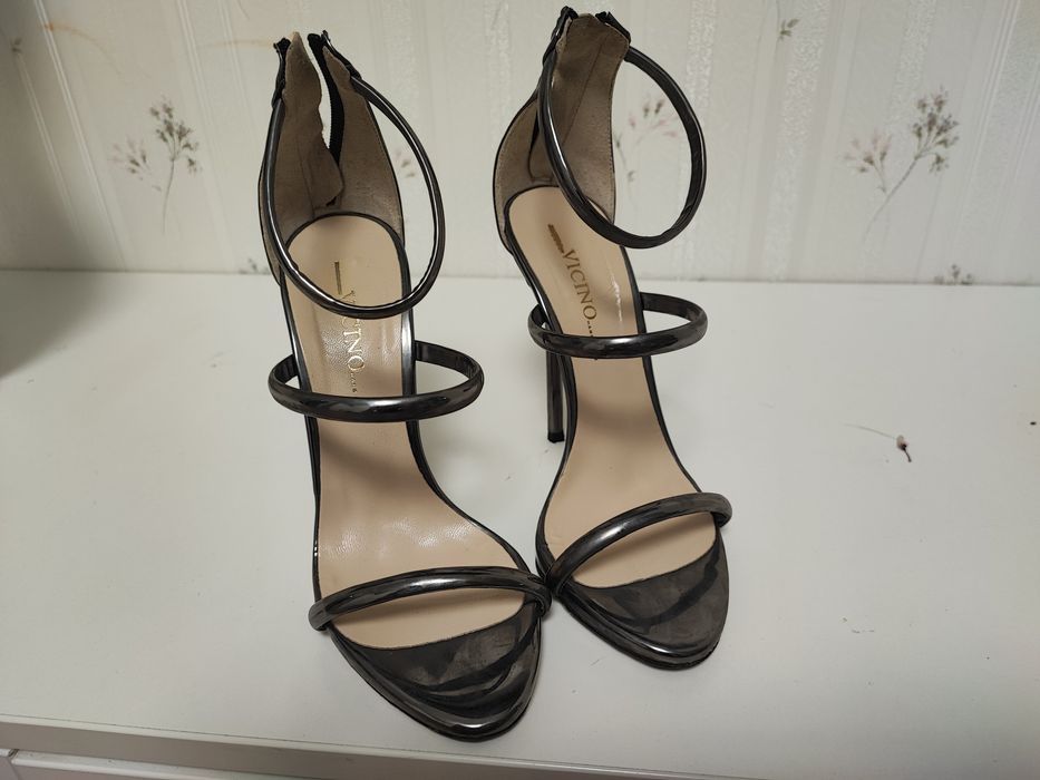 Босоніжки шкіряні 37 р.