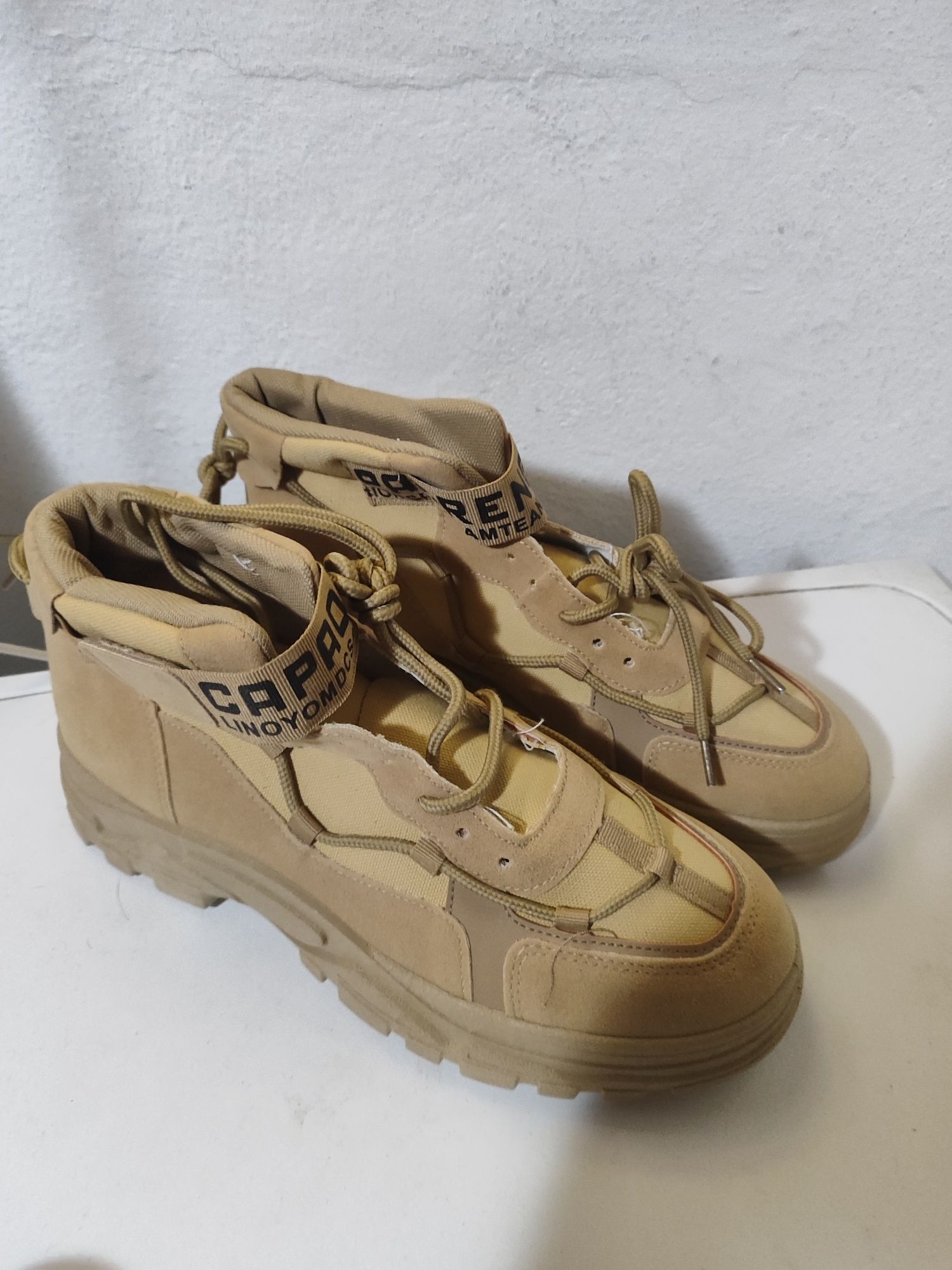Botas marron para homen
