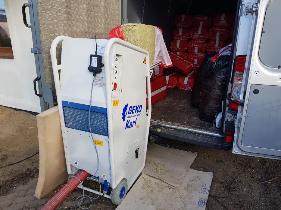 Ocieplenia celulozą, wełną lub pianą pur.