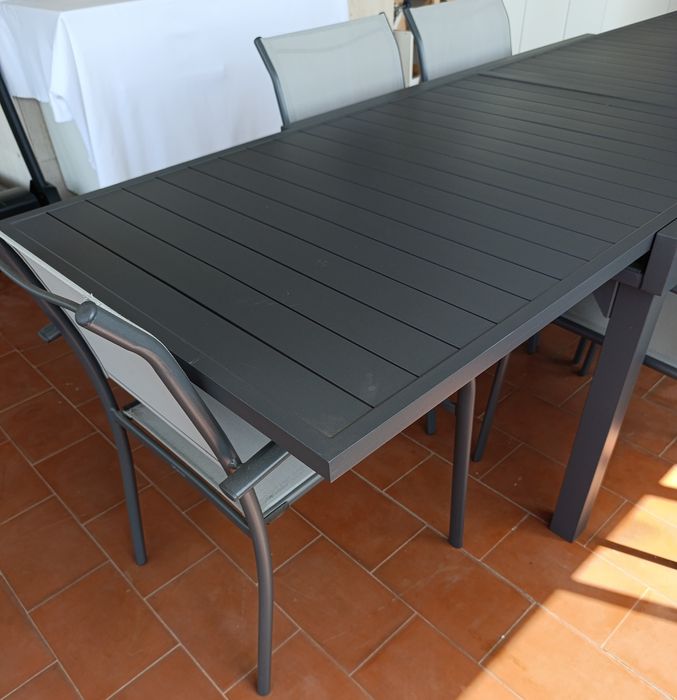 Mesa de exterior com 6 cadeiras