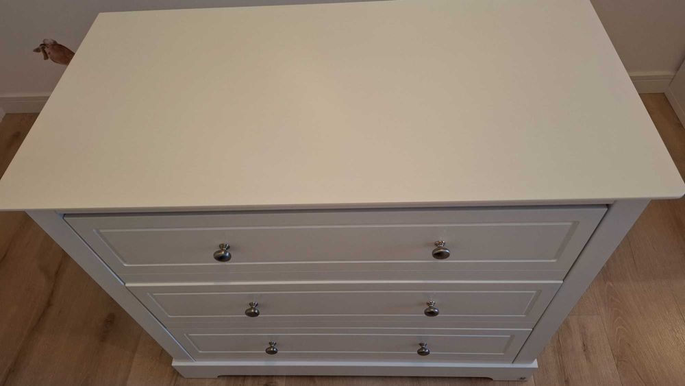 Komoda, szafa, łóżko - zestaw mebli dziecięcych