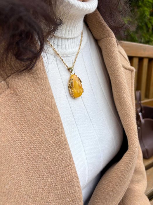 Naszyjnik z bursztynem mlecznym Królewski