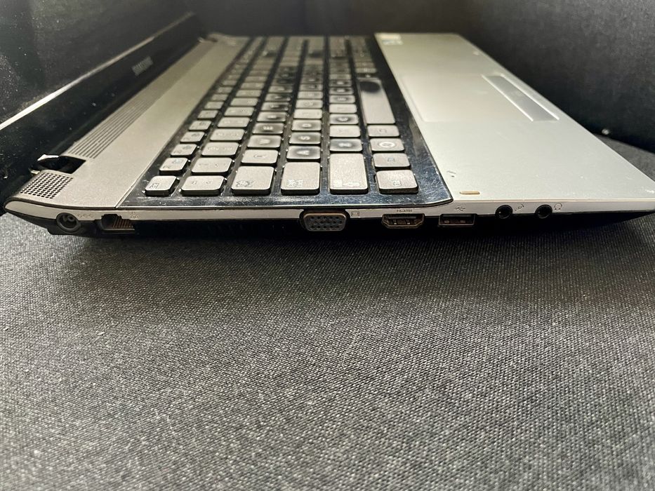 Laptop samsung np300e5a