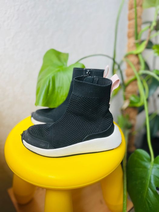 Продам дитяче взуття,високі кеди Zara,кросівки New balance,балетки H&M