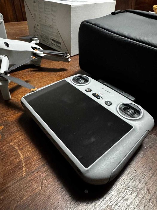 DJI Mini 4 Pro, kit Fly More combo + garantia — como novo!