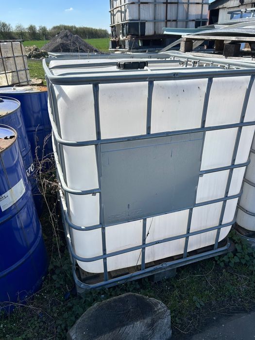 Sprzedam beczki 1000 l , i 200 l