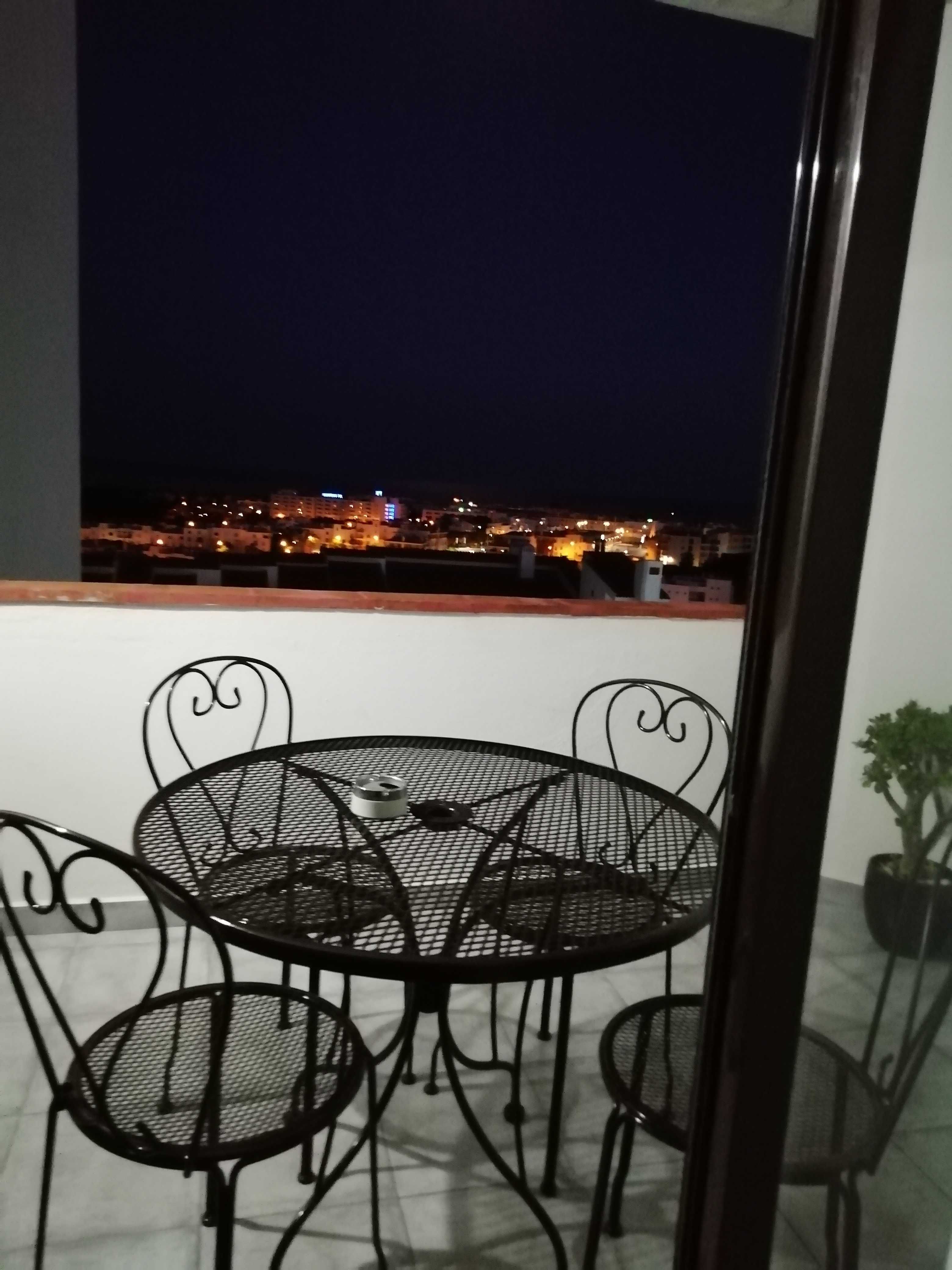 APROVEITA!!! Excelente T-2. Com piscinas!!!