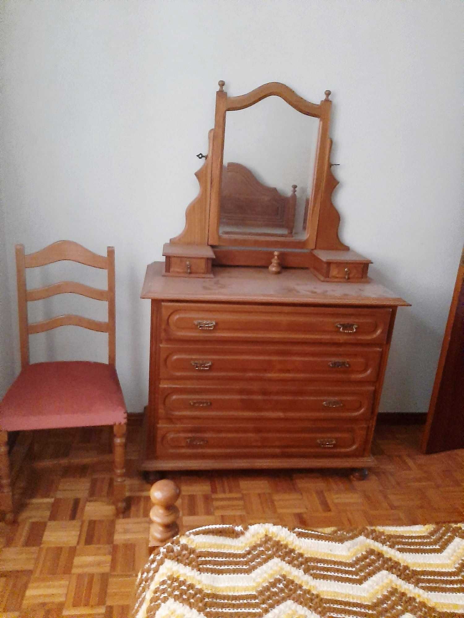 Mobília de Quarto Carvalho