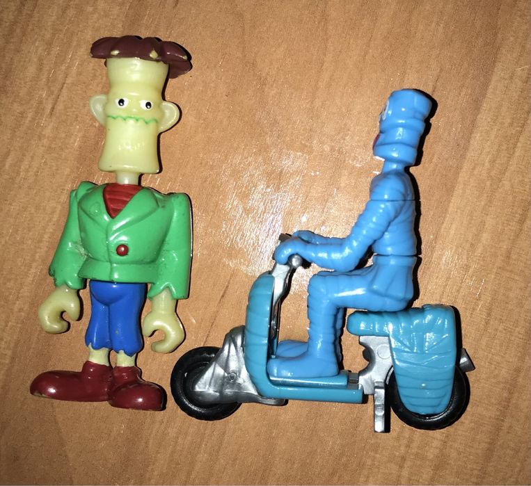 Киндеры из разных серий + серые солдатики в подарок