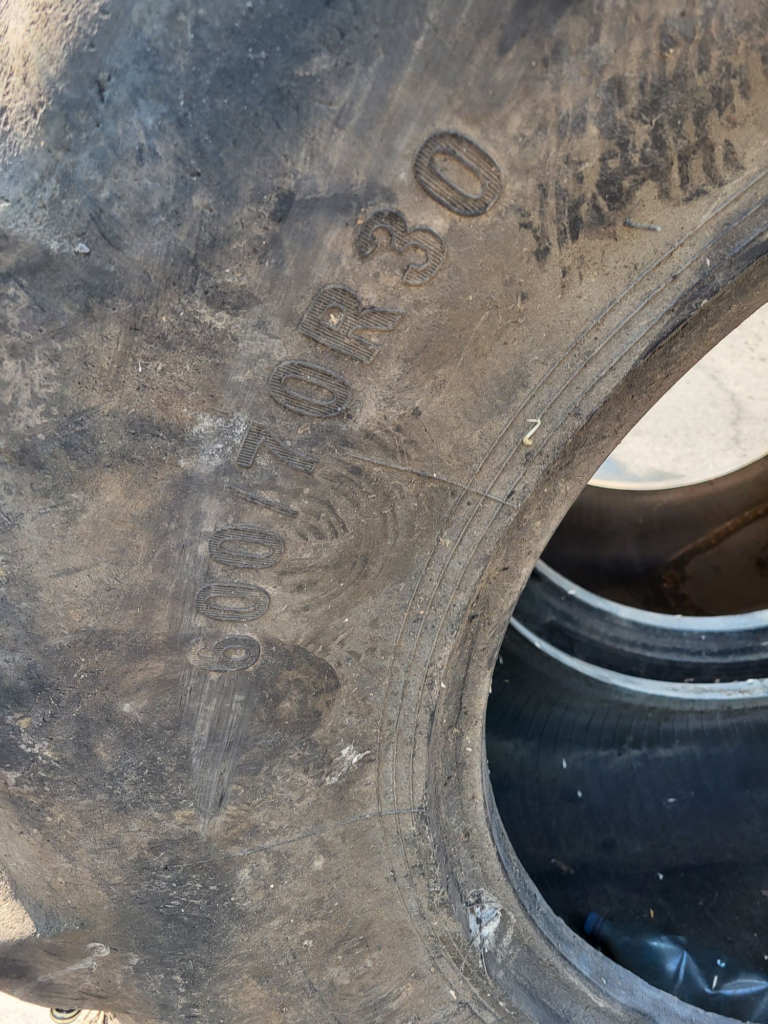 Продам шины б.у 600/70R30