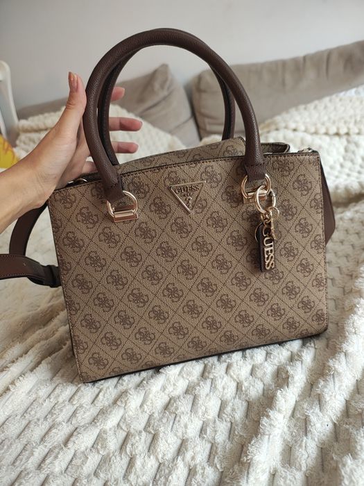 Torebka Guess na skórzanym pasku