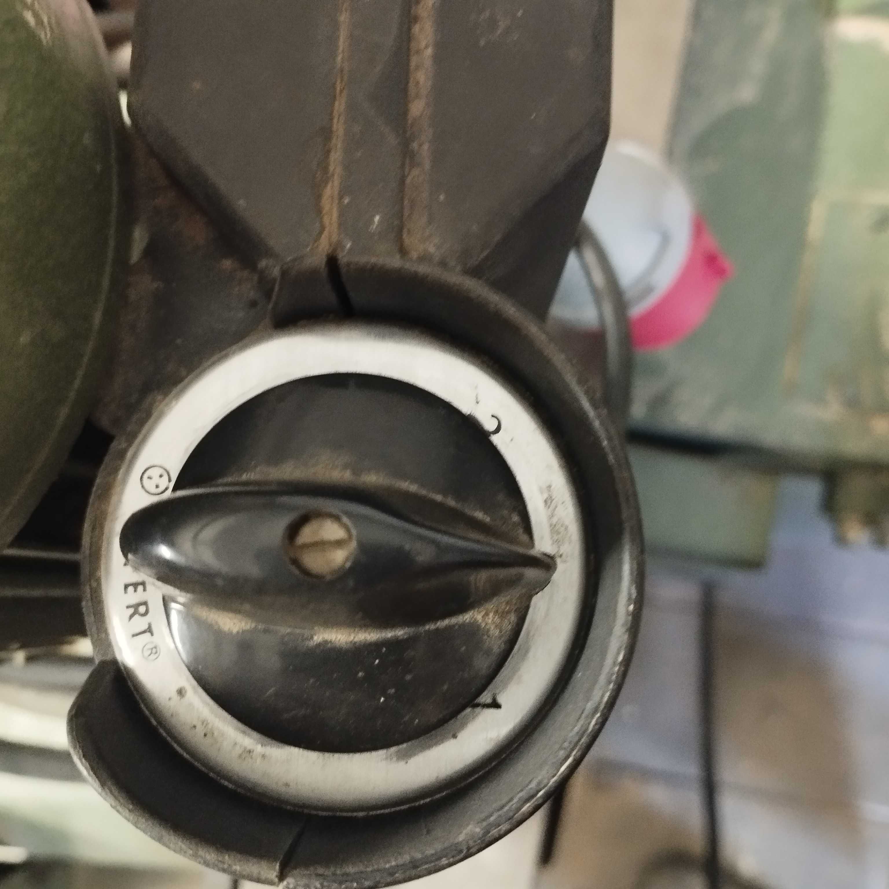 Posów do frezarki. Dwurolkowy, 380 volt. Posów stolarski.