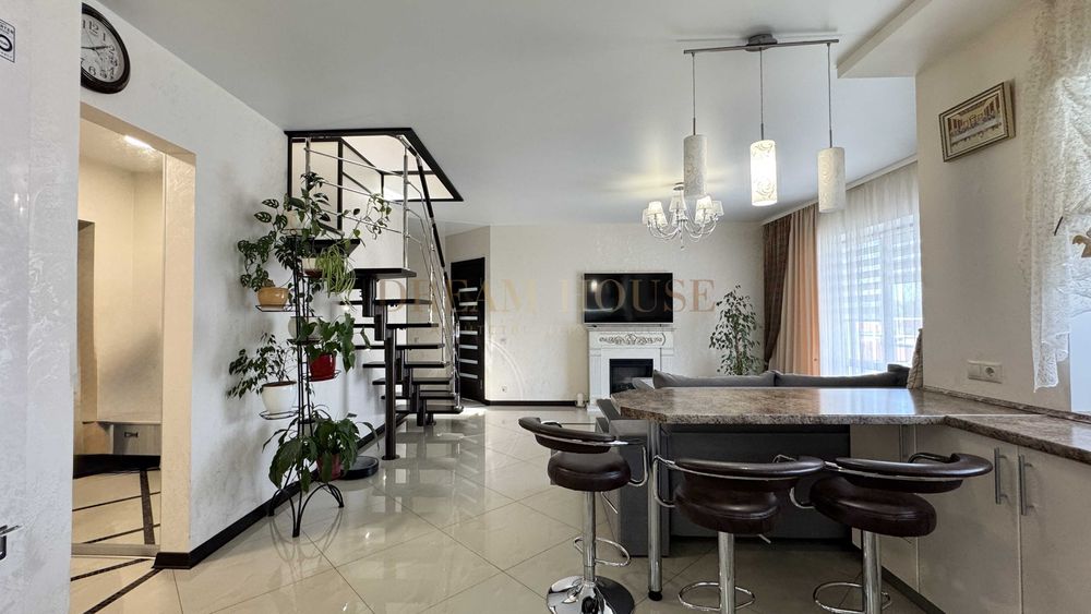 Трьохкімнатна квартира з ремонтом у Гранд Виллас. Газове опалення