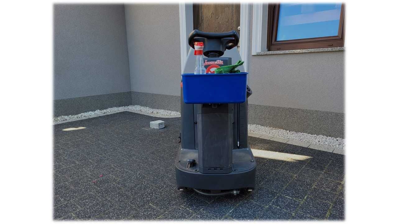 Maszyna sprzątająca Comac Innova 55 B nowe baterie