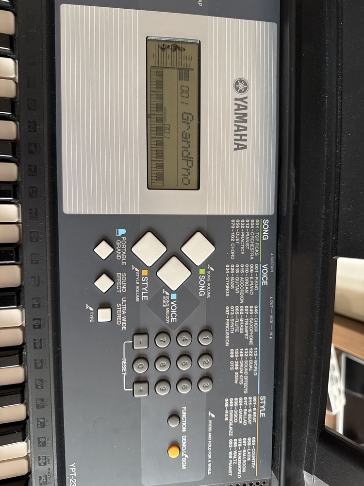 Keyboard Yamaha YPT-230