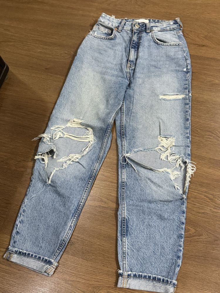 Рваные джинсы Мом , Zara