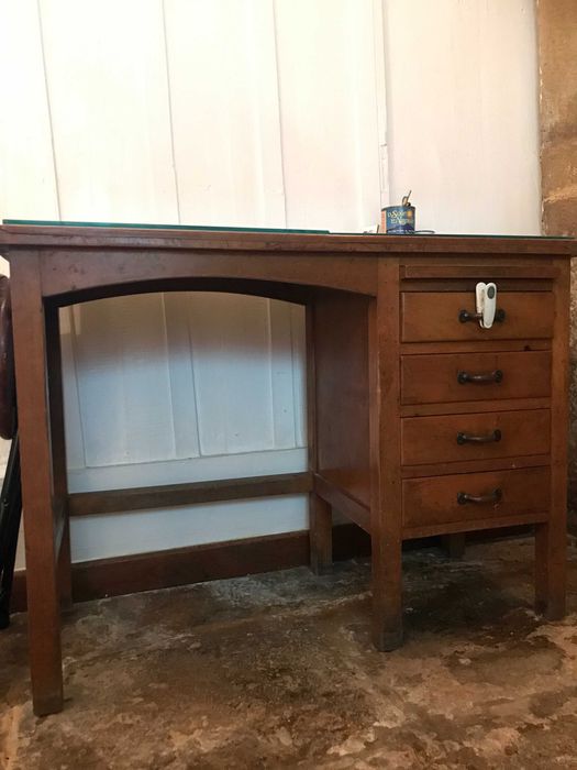 Pequena secretária antiga